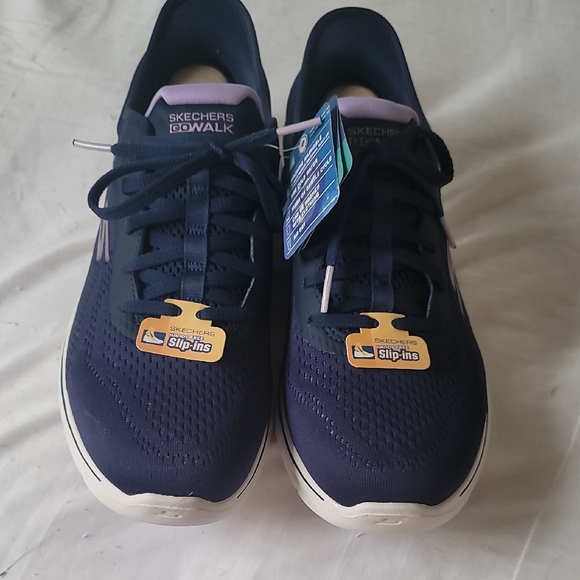 Skechers Navy and White Slip-Ins Size 10 - Picture 2 of 5